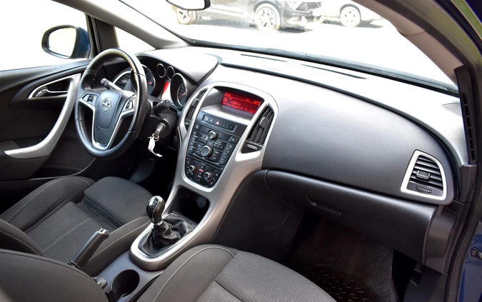 Opel Astra cena 26900 przebieg: 207121, rok produkcji 2012 z Elbląg małe 781